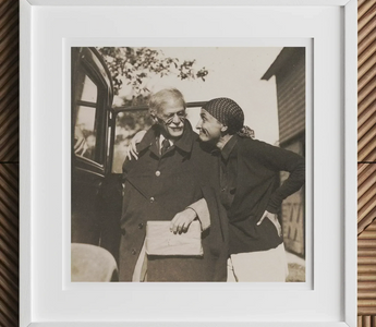 Alfred Stieglitz from Manhattan to Lake George & the Sky - Alfred Stieglitz Collection, Georgia O’keeffe, Vintage Camera Operator