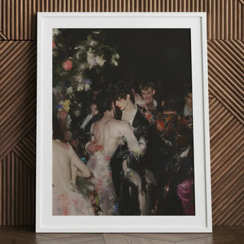 Backstage Bandits - Stampa artistica di sfilata di moda queer / Tela, 24x32’’ / 61x81cm / Cornice bianca / Passe-partout, Poster, Stampe e Opere d’arte visiva,