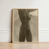 Minimalist Beige-framed Art Print Sepia-toned朦胧的女性身体轮廓。 Alfred Stieglitz, Georgia O’keeffe, Pressed, Small Breasts Caught, Oblique Window