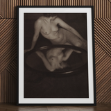 Donna nuda con specchio - stampa d'arte di Clarence H. White / Tela, 24x32’’ / 61x81cm / Cornice nera / Passepartout, poster stampe e arte visiva,