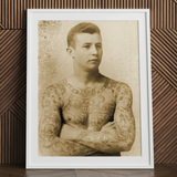 Portret van een Getatoeëerde Man - Charles Eisenmann kunstdruk / Canvas, 24x32’’ / 61x81cm / Witte lijst / Passe-partout, Posters Prints & Visual