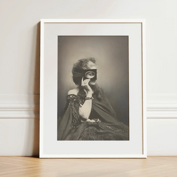 Scherzo Di Follia - Pierre-louis Pierson Art Print / Canvas White Framed Black Photographic Print Woman Vintage Attire Scherzo Follia,