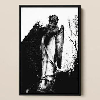 Stampa d'arte Arcangelo che regge una croce / Tela, 12x17'' / A3 / Cornice nera, Poster, stampe e arte visiva, Toby Leon