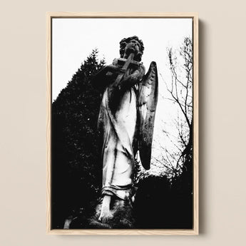 Stampa d'arte Arcangelo che regge una croce / Tela, 12x17'' / A3 / Cornice naturale, Poster, stampe e arte visiva, Toby Leon