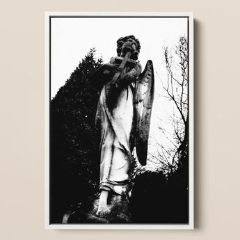 Stampa d'arte Arcangelo che regge una croce / Tela, 12x17'' / A3 / Cornice bianca, Poster, stampe e arte visiva, Toby Leon