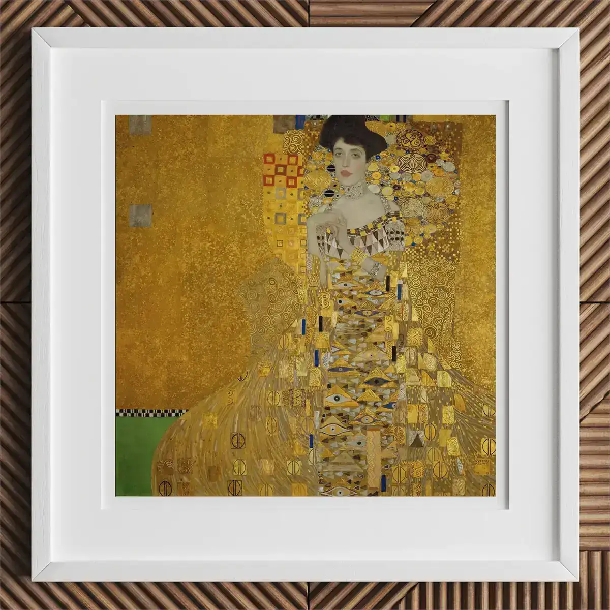 Portrait encadré d'Adele Bloch-Bauer I par Gustav Klimt dans le style de la Sécession viennoise.